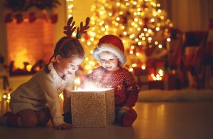 How to Keep Kids Entertained During Christmas Guide by Regale