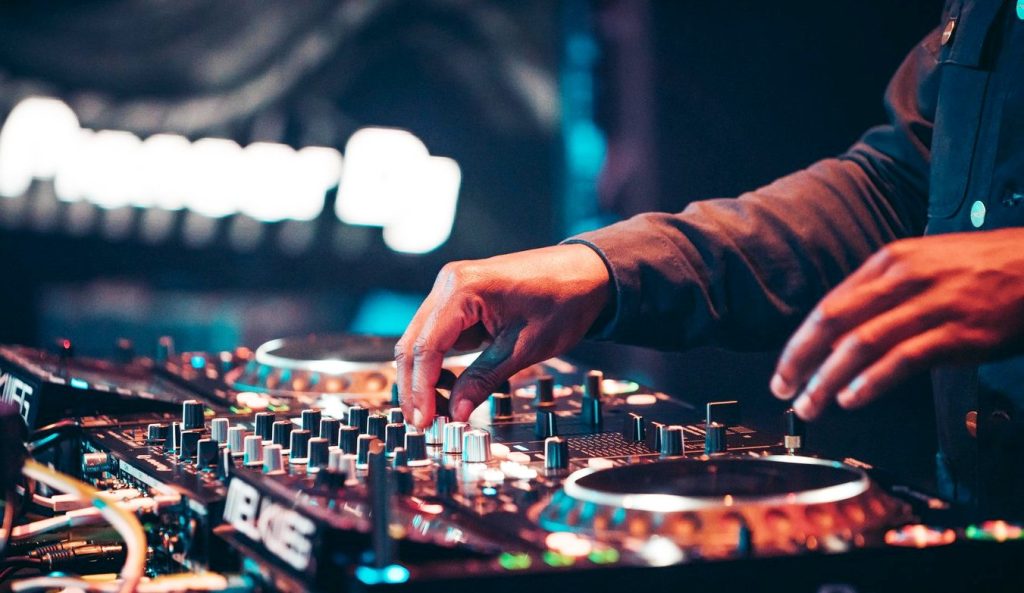 Top Entertainment DJ Services in New Jersey That Elevate Every Celebration