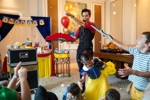 Hire an Entertainer for a Birthday Party to Make It Unforgettable